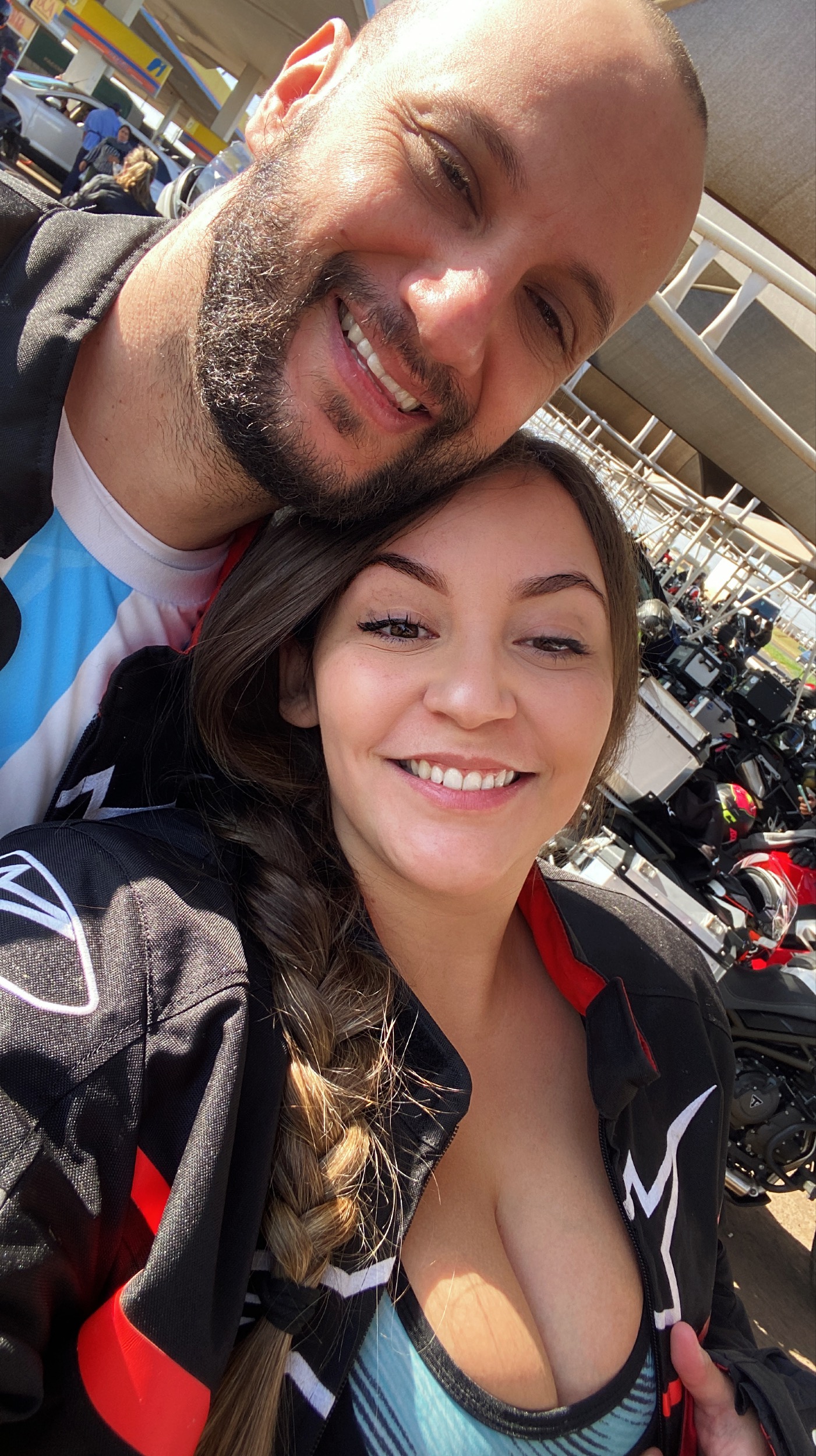 Luma e Thiago no autódromo