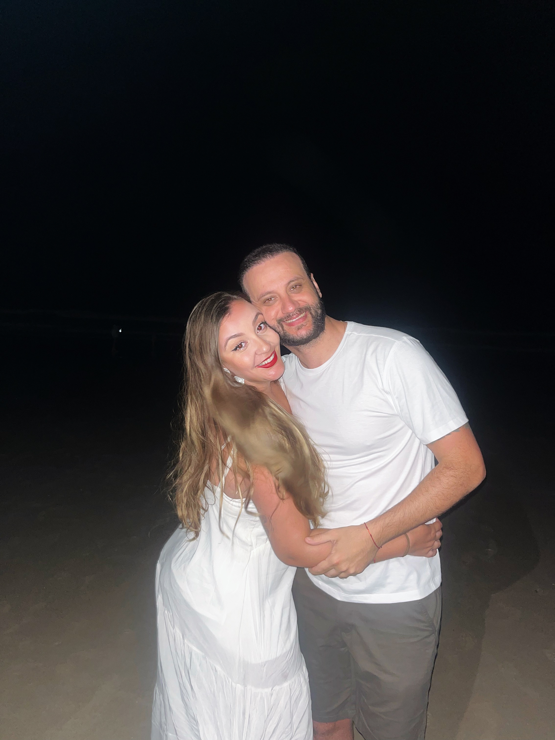 Luma e Thiago na praia