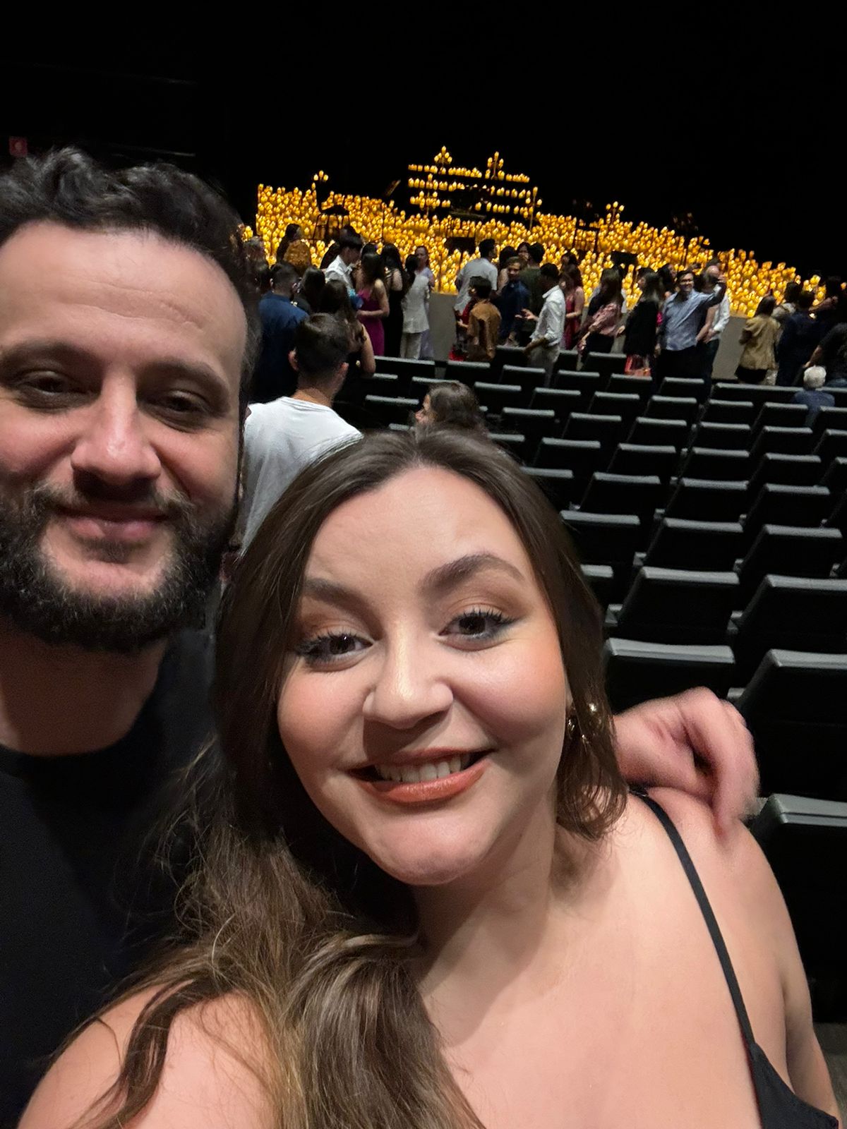 Luma e Thiago no teatro